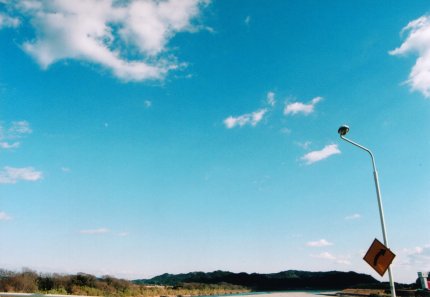 橋の上から空の写真